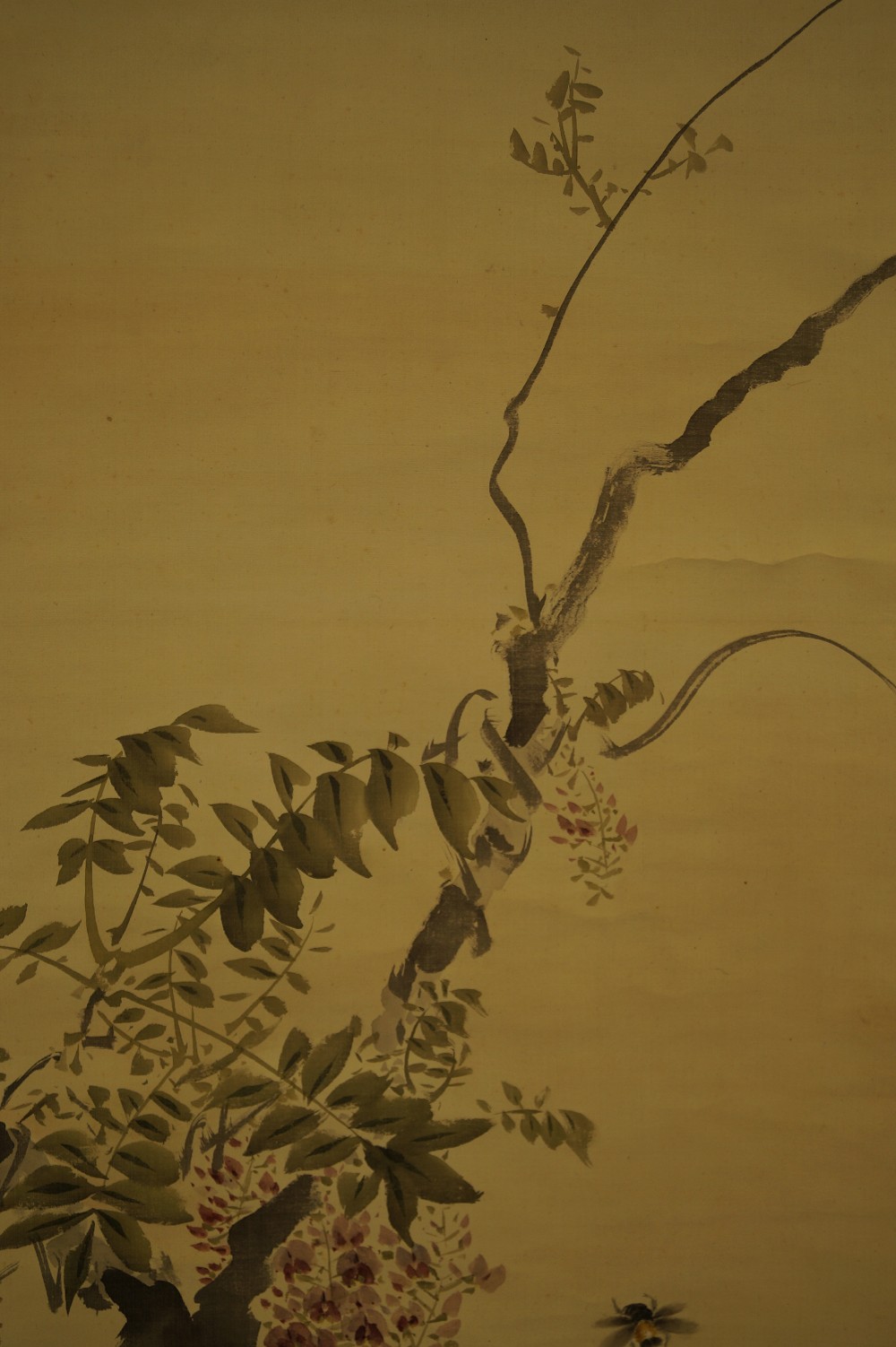 Bee by Syunsui Kawabata Wisteria Motif Close-Up 1