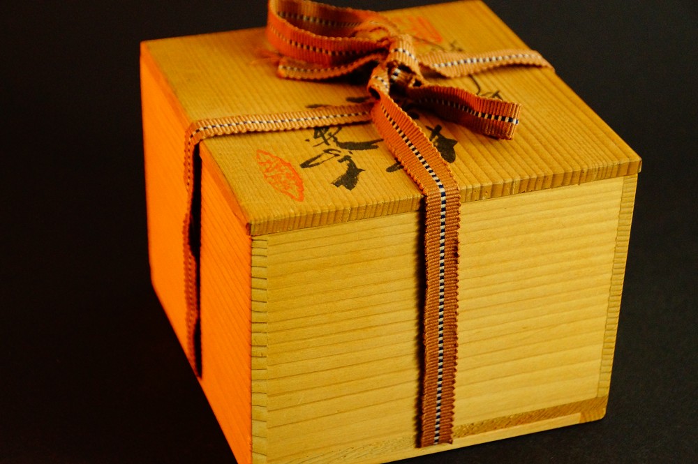 Chawan Tea Bowl Made of Oribe Ware by Ito Shinzan Storage Box with Cord