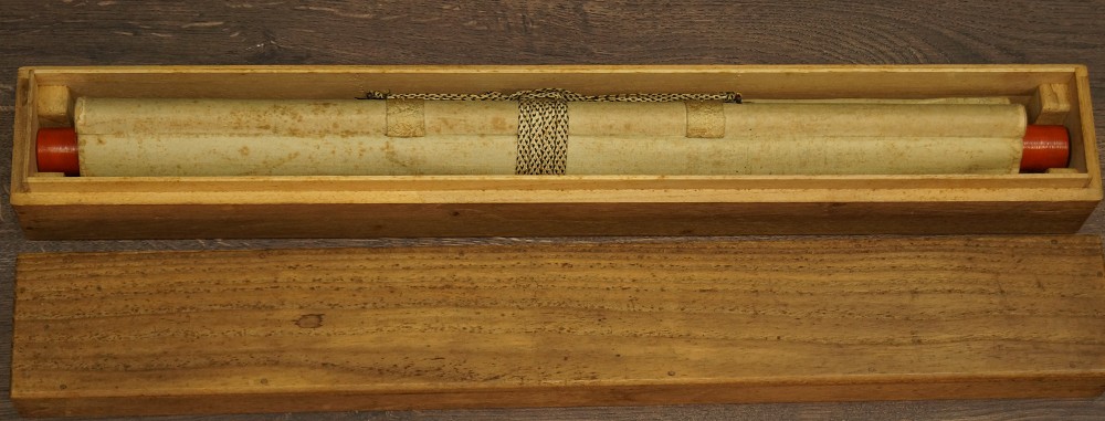 Beauty in Kimono Storage Box Close-Up