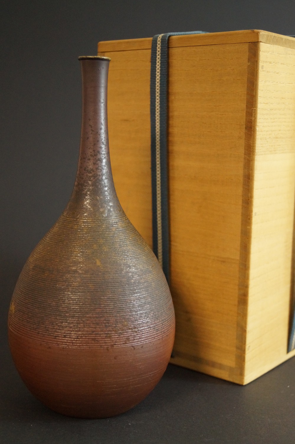 Bizen Vase with Closed Storage Box Front View with Storage Box 1