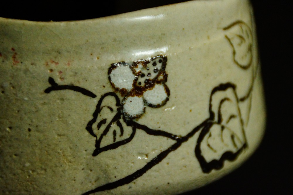 Chawan tea bowl with flower motif made of Oribe ware motif close-up 2