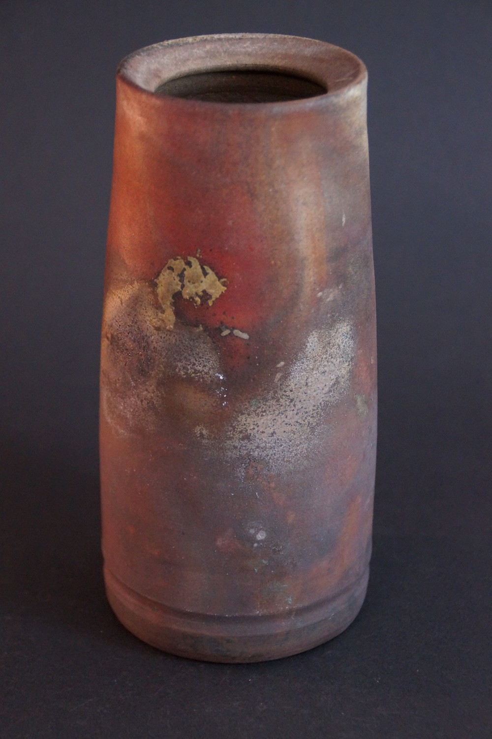 Bizen vase by Toho front view