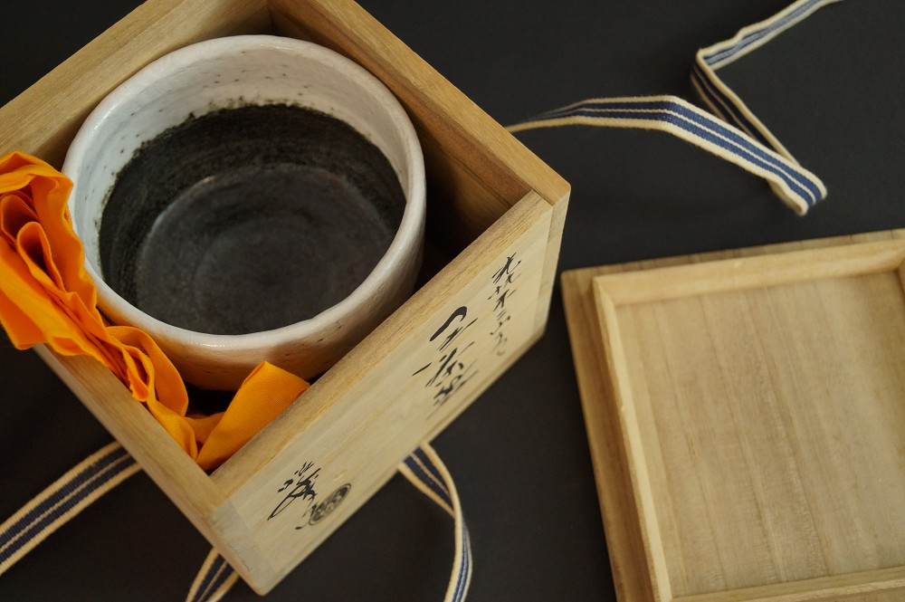 Chawan Fuji-San motif Raku ware by Shoraku Sasaki chawan in storage box