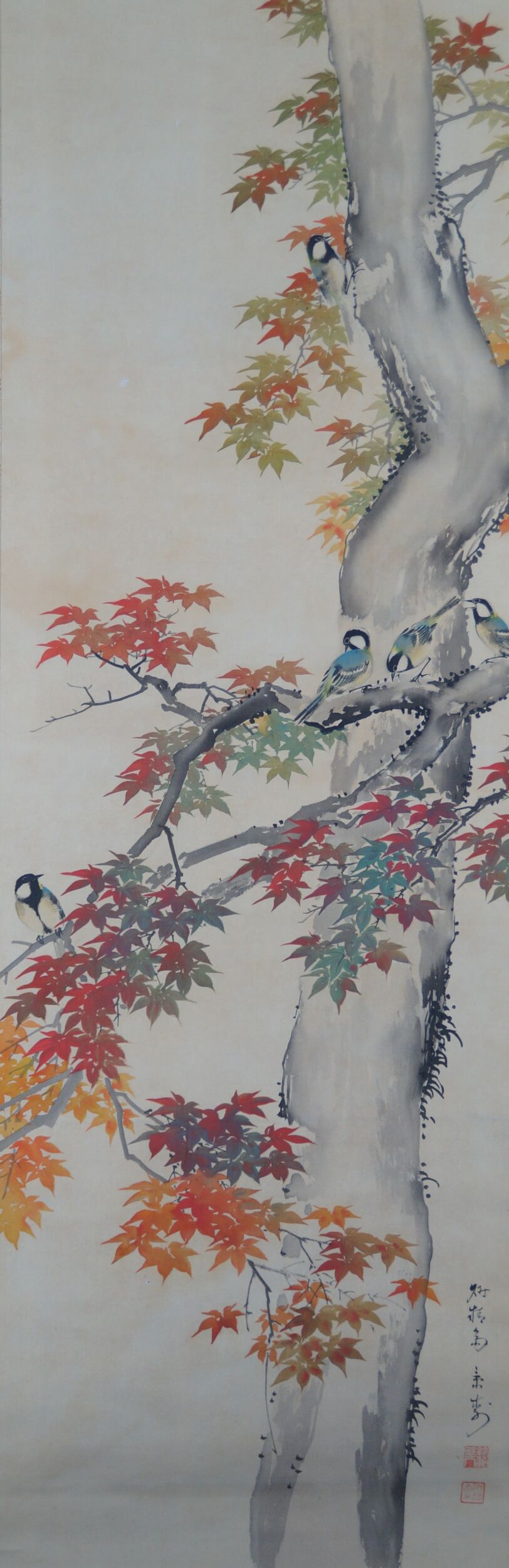 Further view of the overall motif with tree trunk, four birds, and colorful maple leaves in the Kakemono Birds in Autumn Maple, without mounting