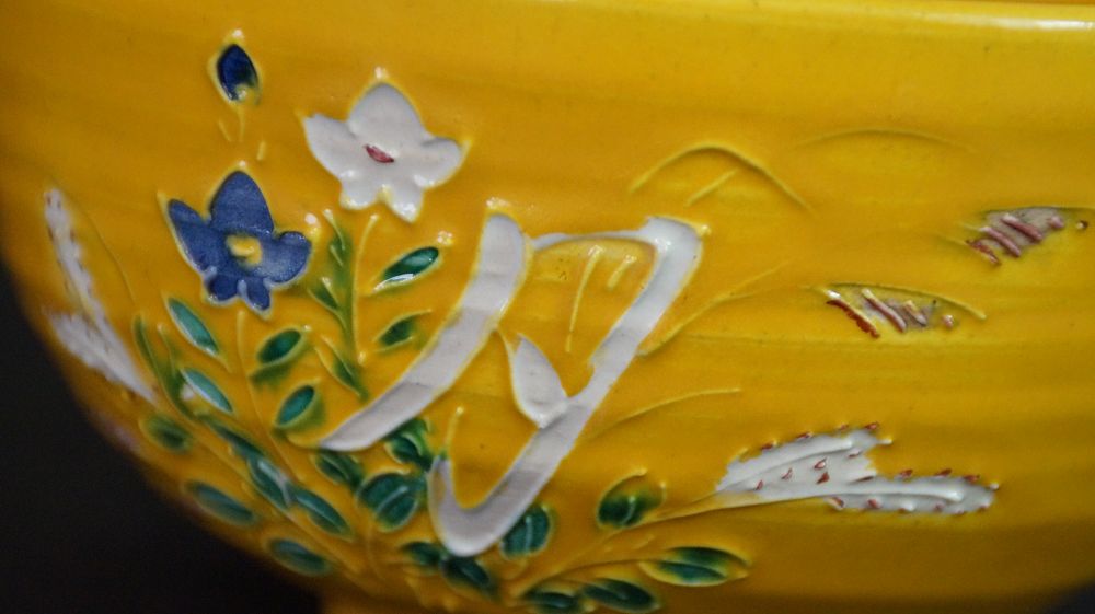 Close-up of the painted blossom motif with white-applied character of the Chawan made of Kyoto ware
