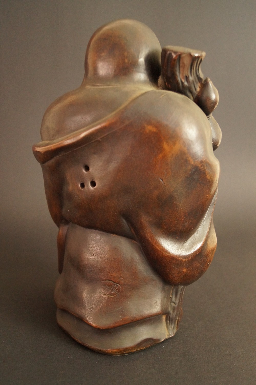 Hotei Bizen-Figur Rueckansicht