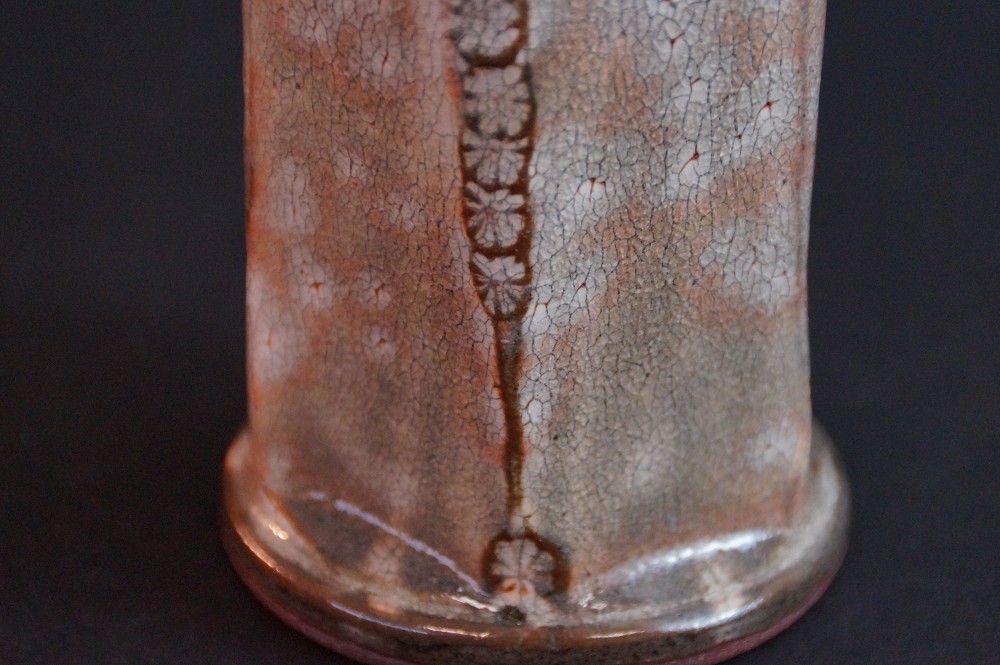 Seto vase by Hidetoshi Suzuki motif close-up
