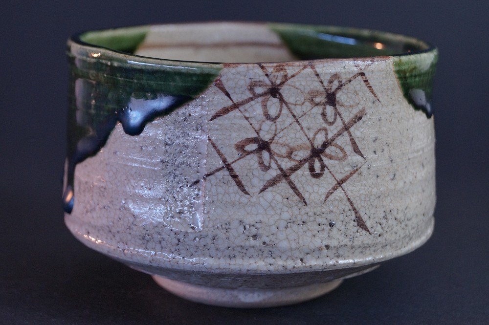 Oribe Tea Bowl Chawan by Tetsuzan Matsumoto Motif Close-Up