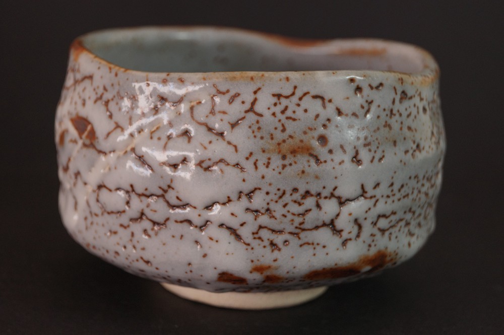 Handgetöpferte japansiche Teeschale (Chawan) Shino Keramik von Shuzo Kato