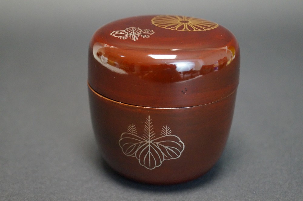 Makie Natsume Japanese Tea Container for the Tea Ceremony Frontal View