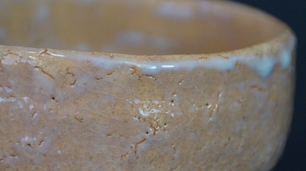 Close-up of the rim with crackled glaze and glaze drips of the chawan made of Hagi ware