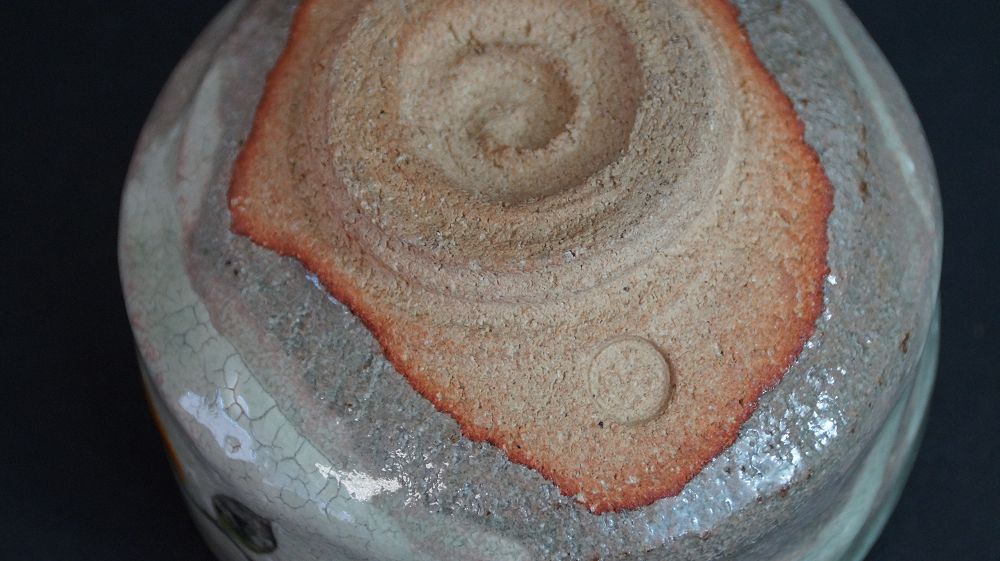 Detail view of the foot with impressed artist's seal of the chawan made of Kyoto ware