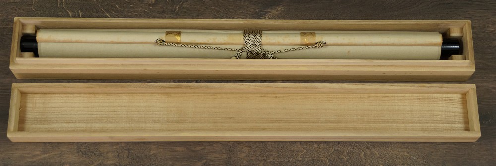 Enso Kakemono von Fukumoto Sekisho zusammengerollt in Aufbewahrungsbox