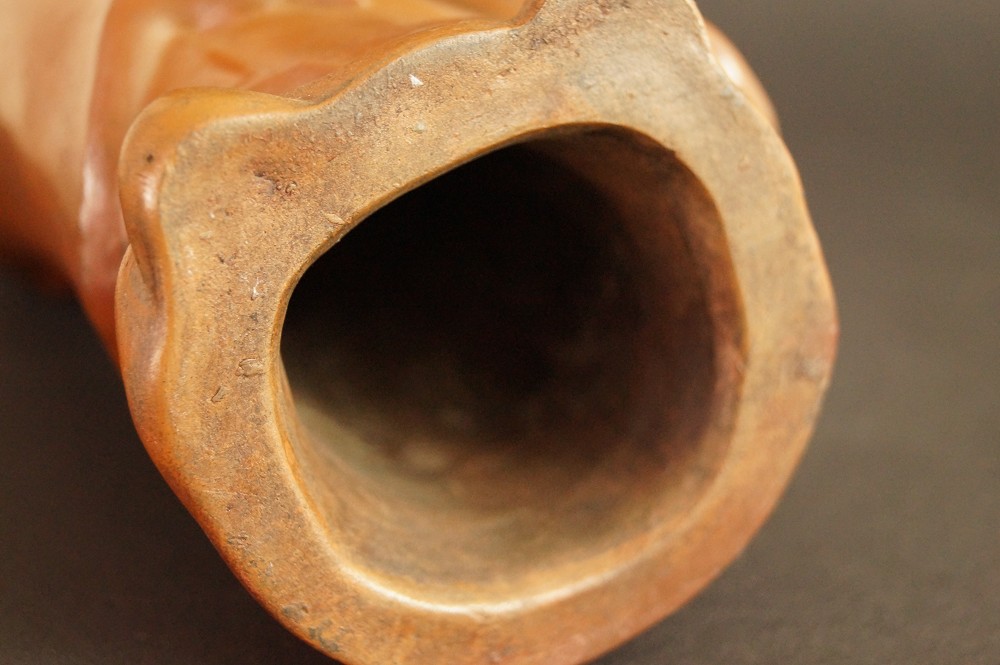 Bodhidharma Daruma figure made of Bizen ware base close-up