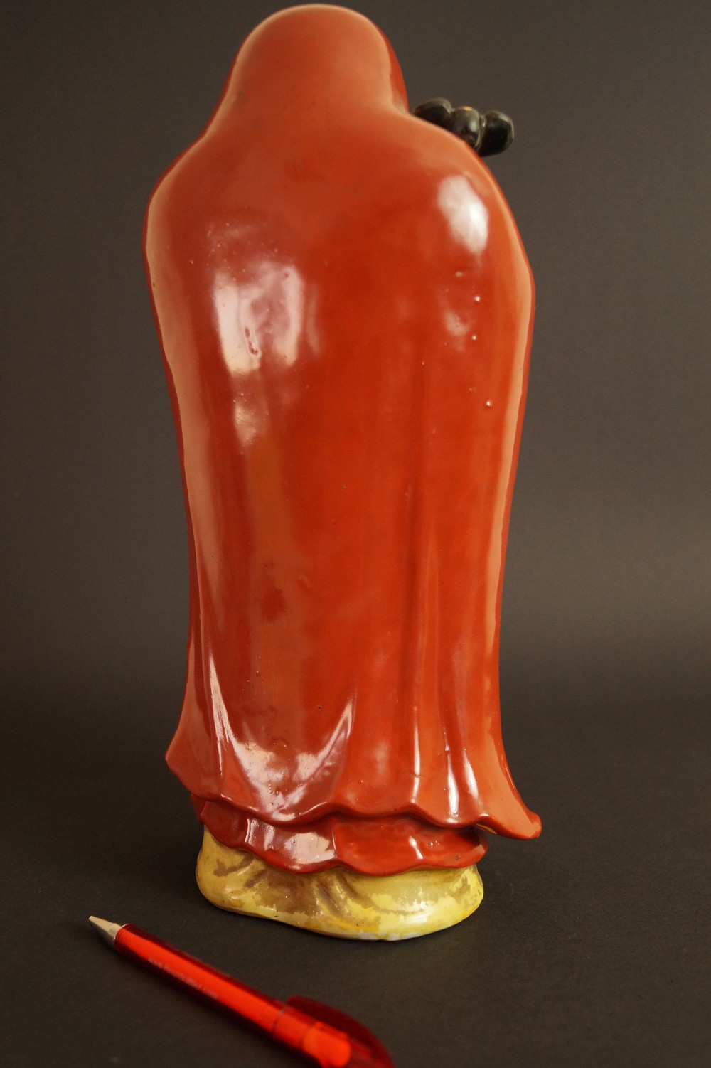 Bodhidharma Daruma Kutani figure rear view