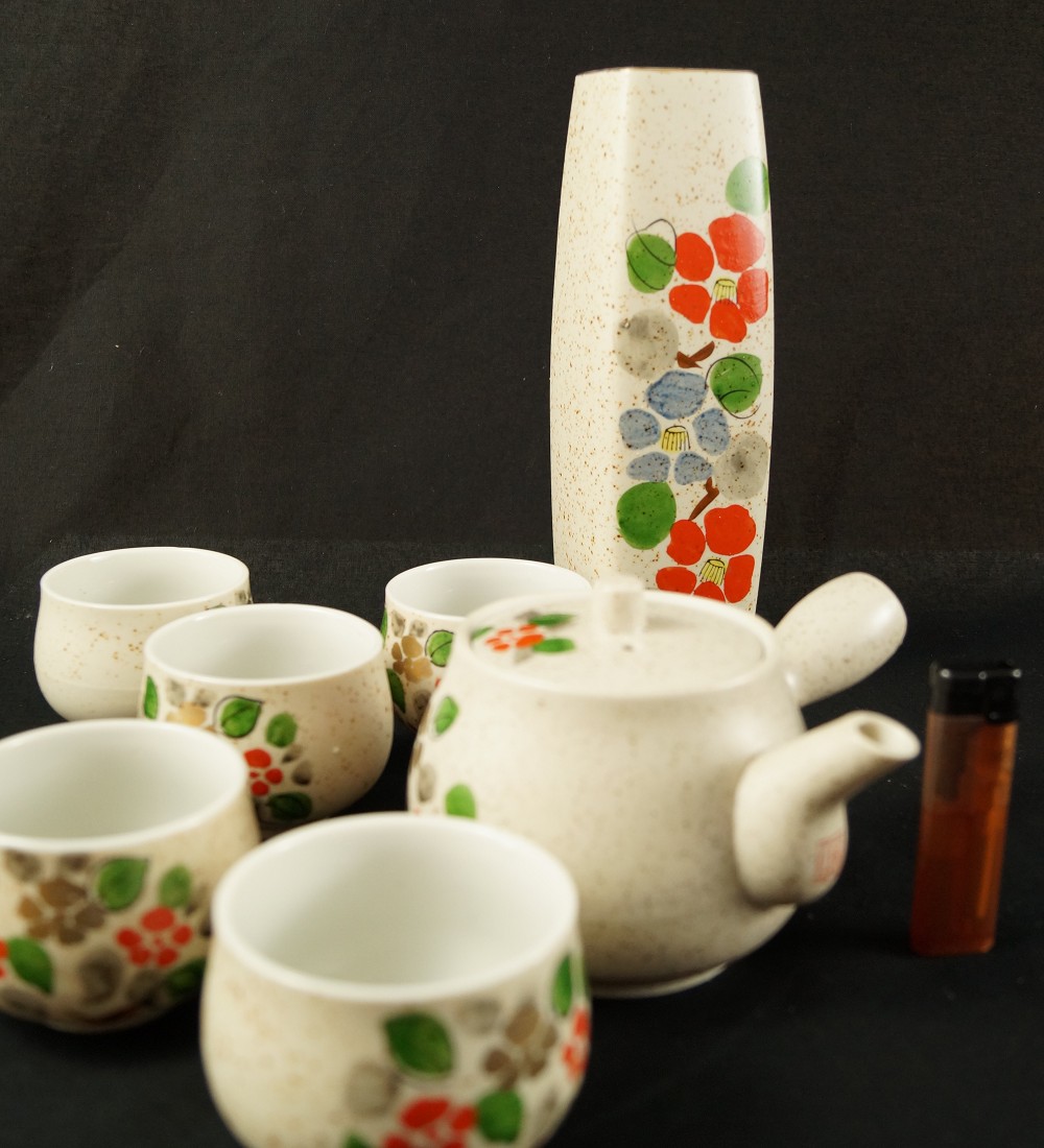 Tea set floral motif Imari porcelain set front view