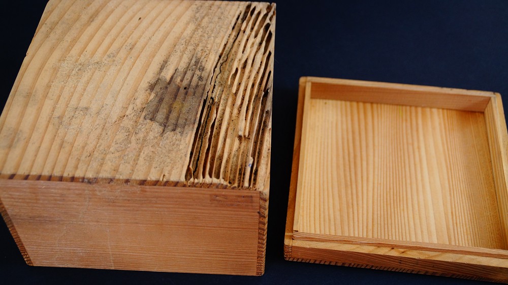 Opened empty storage box of the chawan made of Satsuma ware by Gyokusen Nozaki