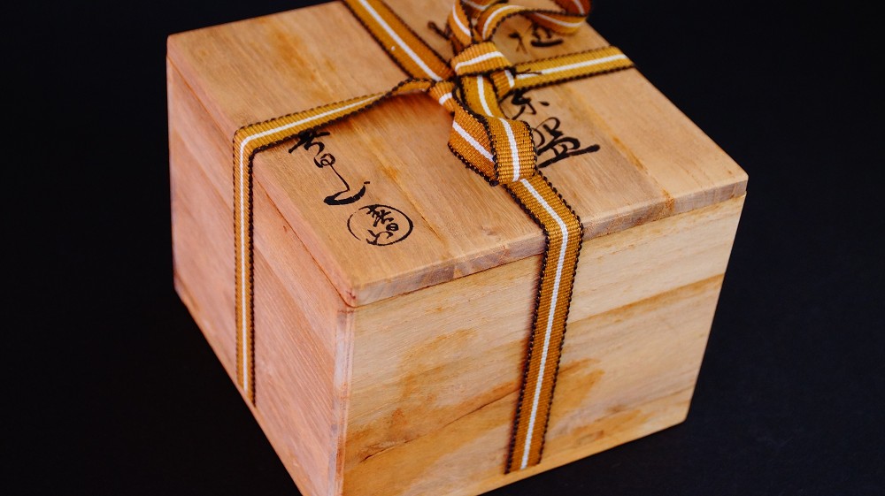 Closed storage box made of kiri wood with cord tie closure and ink inscription Ohi Chawan