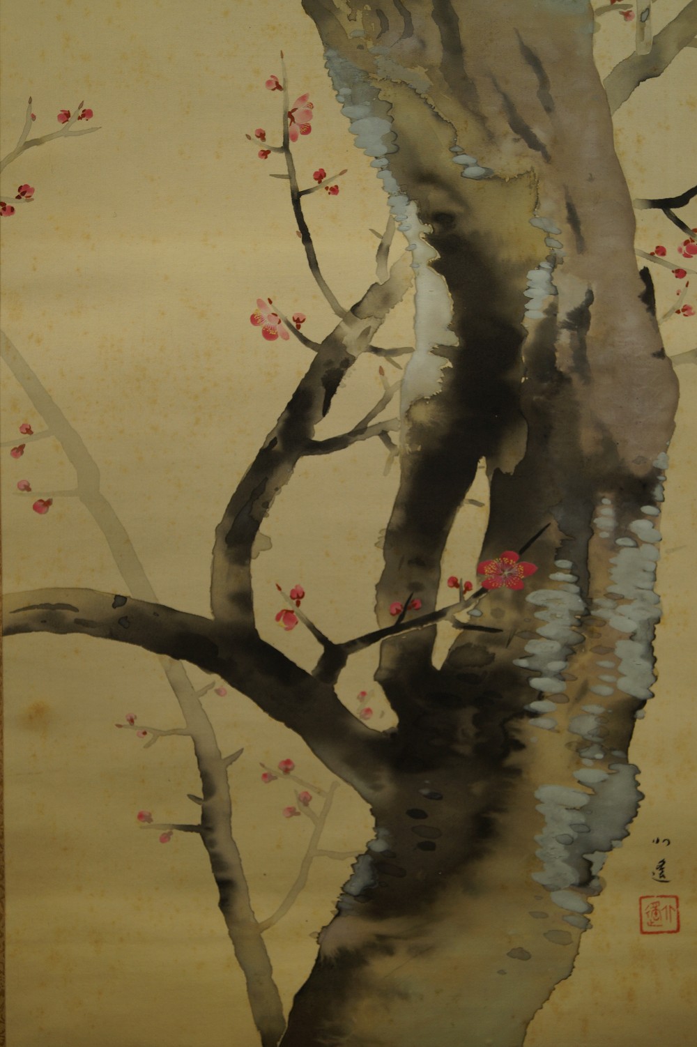 Sparrows and plum blossoms motif close-up 3