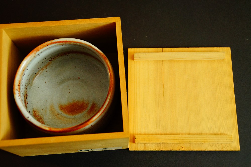 Chawan Tea Bowl Made of Shino Ware by Seizan in Storage Box
