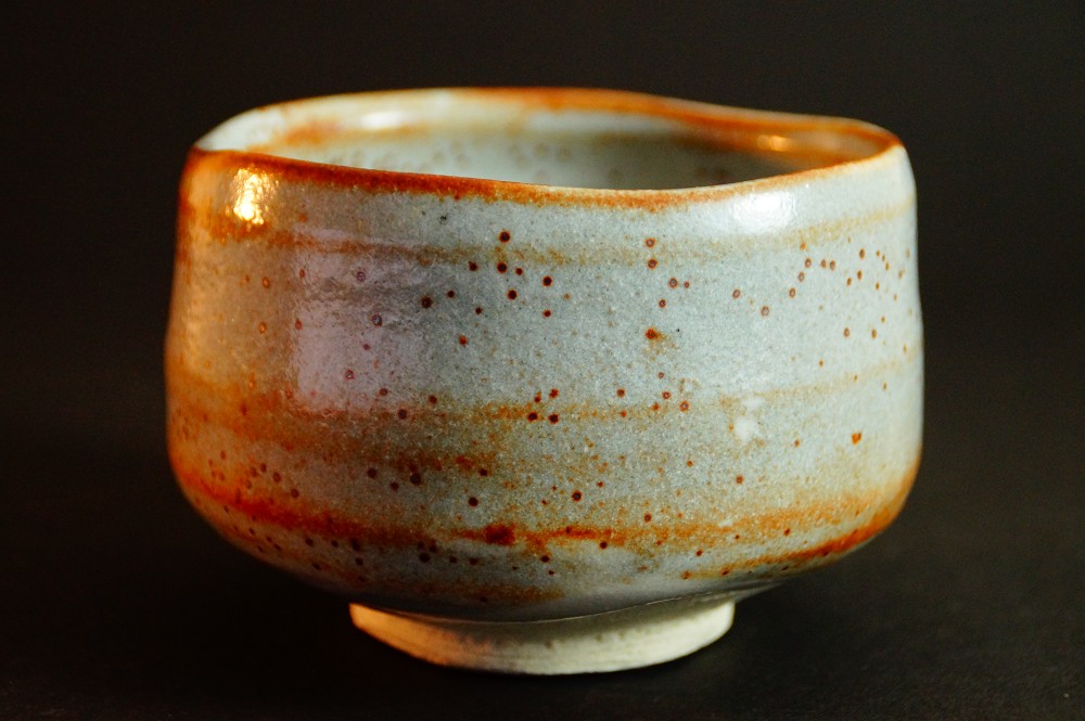 Chawan Tea Bowl Made of Shino Ware by Seizan Side View 2