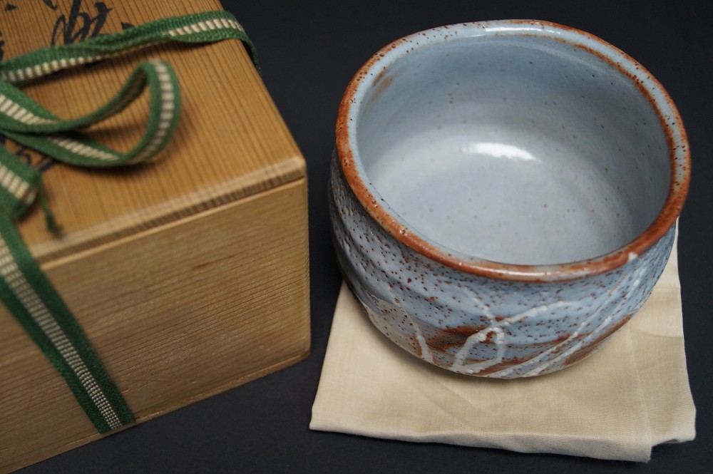 Tea Bowl Chawan Shino by Shuichi Sawada Interior Close-Up