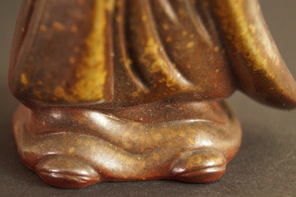Kannon Figure Made of Bizen Ware by Shibaoka Tsukuru Close-Up of the Hem of the Robe at the Base Base Close-Up