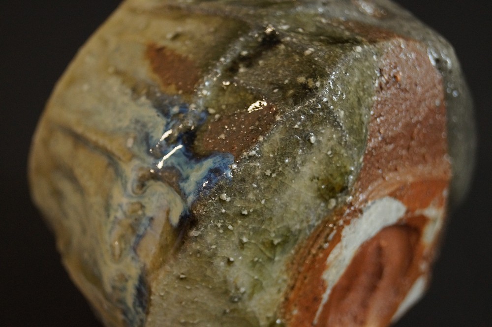 Tanba chawan by Tsuyoshi Uenaka glaze close-up 4