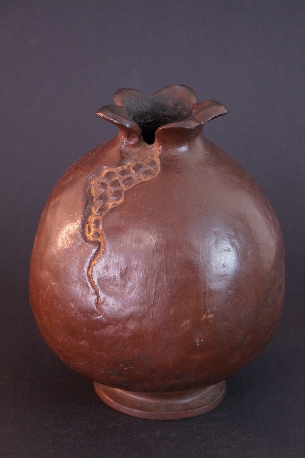 Vase Granatapfel von Yoshida Frontalansicht
