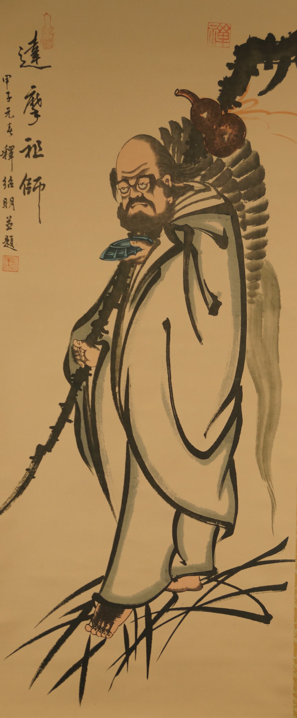 Full motif of Bodhidharma with fan and gourd bottle without mounting