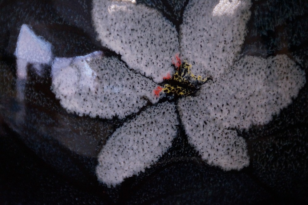 Shigaraki Ware Vase by Kaoru Ohara Motif Close-Up