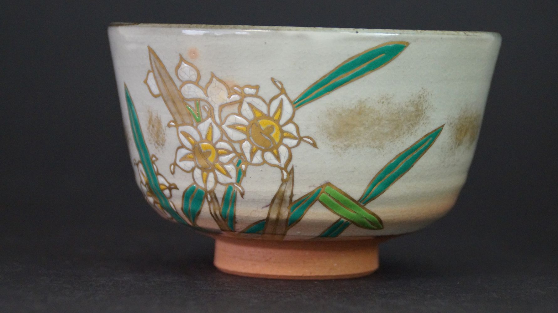 Further view of the chawan tea bowl made of Kyoto ware with complete narcissus motif