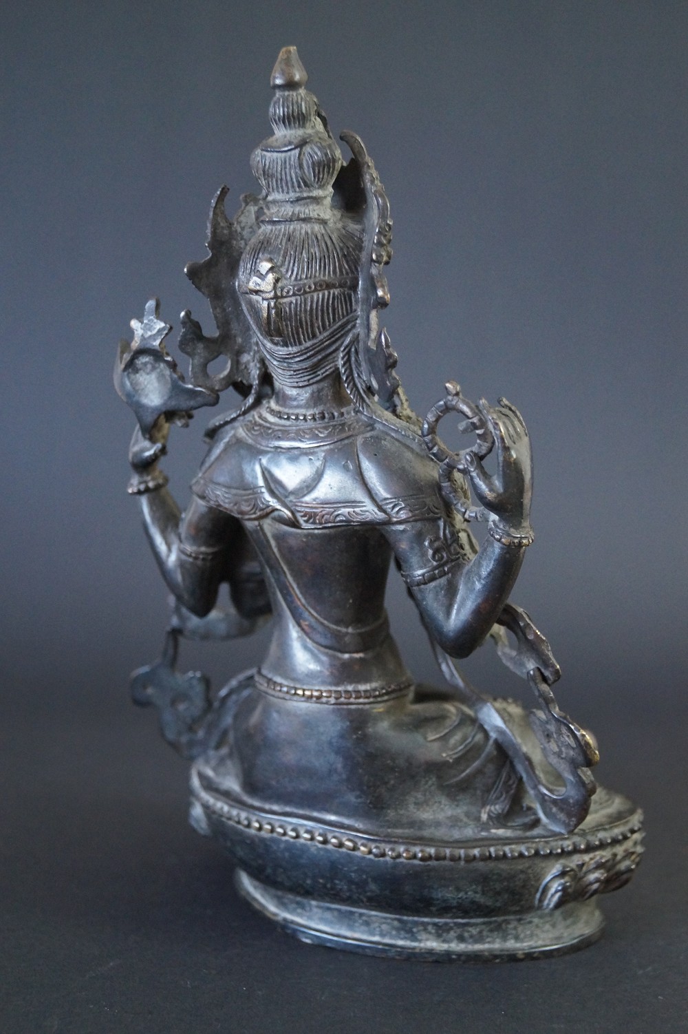 Nepalese Buddha figure made of bronze rear view