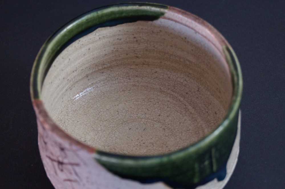 Handgetöpferte japanische Oribe Teeschale (Chawan) von Tetsuzan Matsumoto