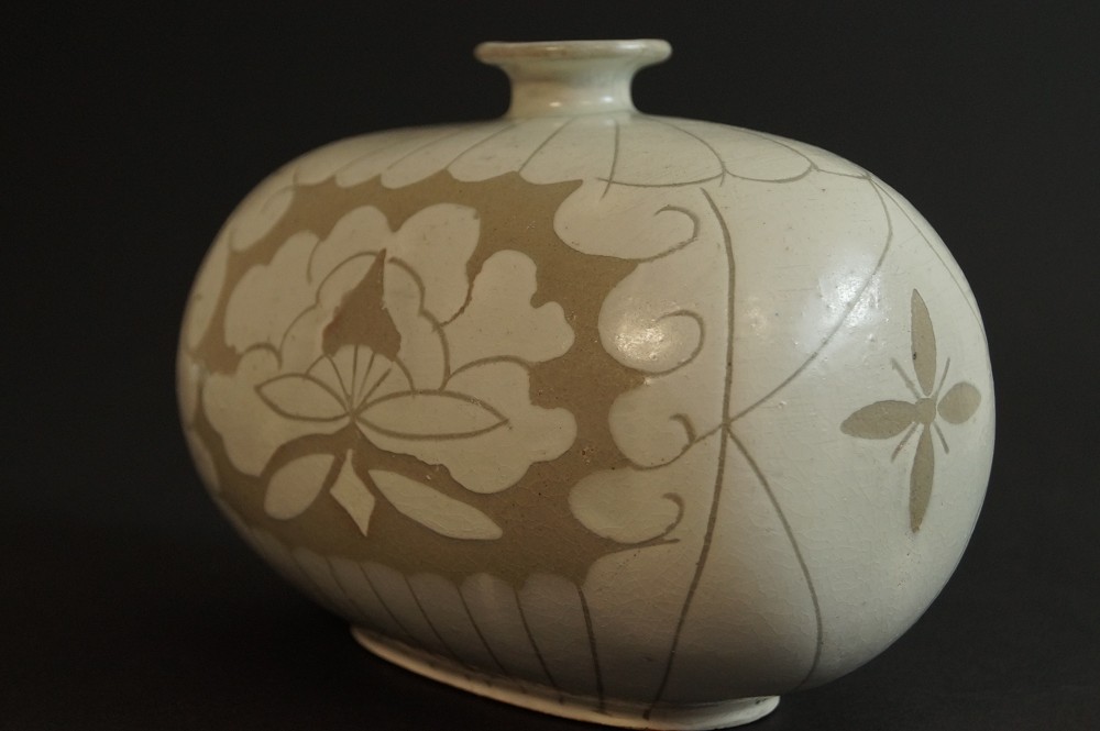 Kyoto ware vase from another angle with both motifs, side view 2