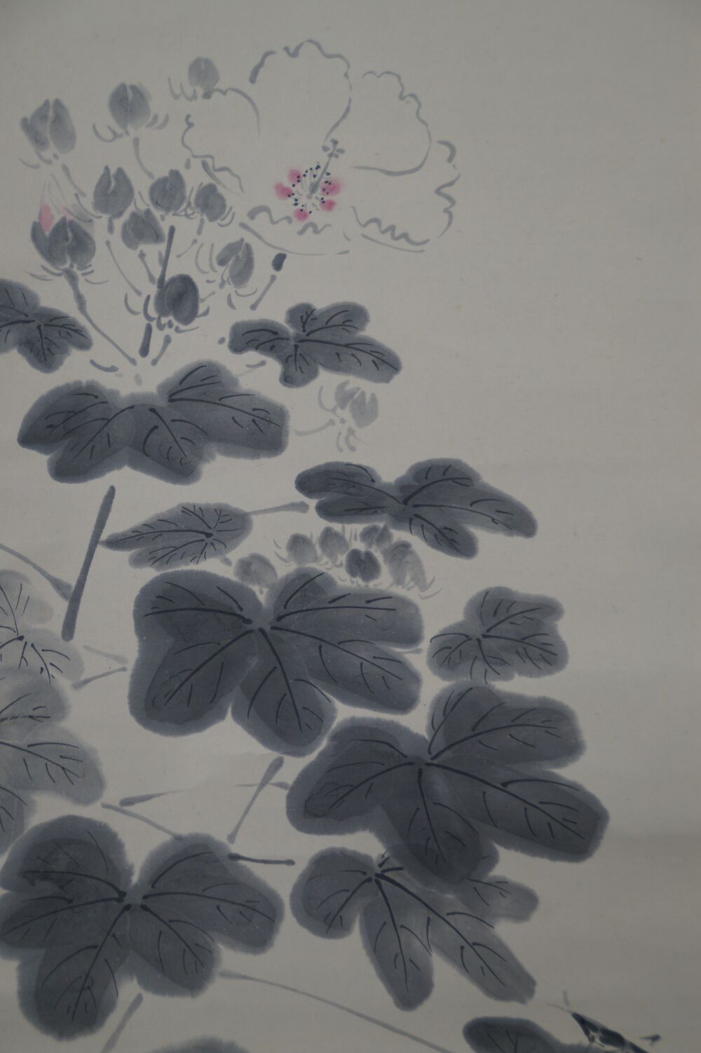 Further view of the full motif with hibiscus blossom, buds and foliage in the kakemono Hibiscus Blossoms and Grasshopper, without mounting