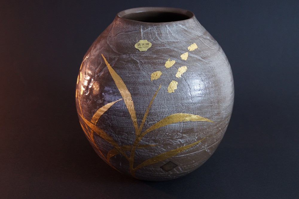 Kyo vase by Mazafumi Fujihara front view