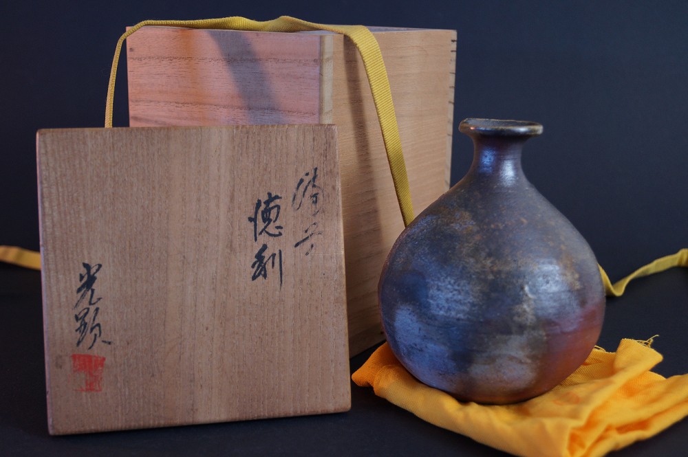 Handgetöpferte japanische Bizen Sake Flasche (Tokkuri) von Koken Hibata