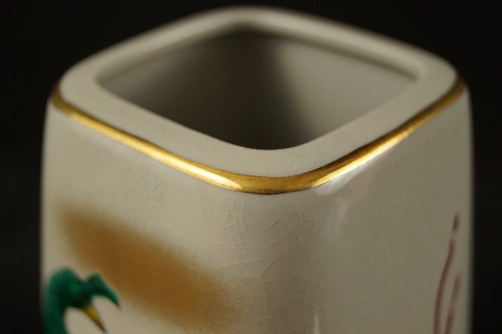 Peony Vase Neck Close-Up