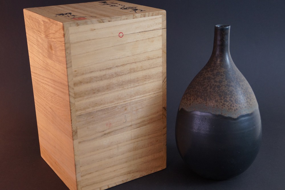 Kasama Vase by Koji Arata Front View with Storage Box
