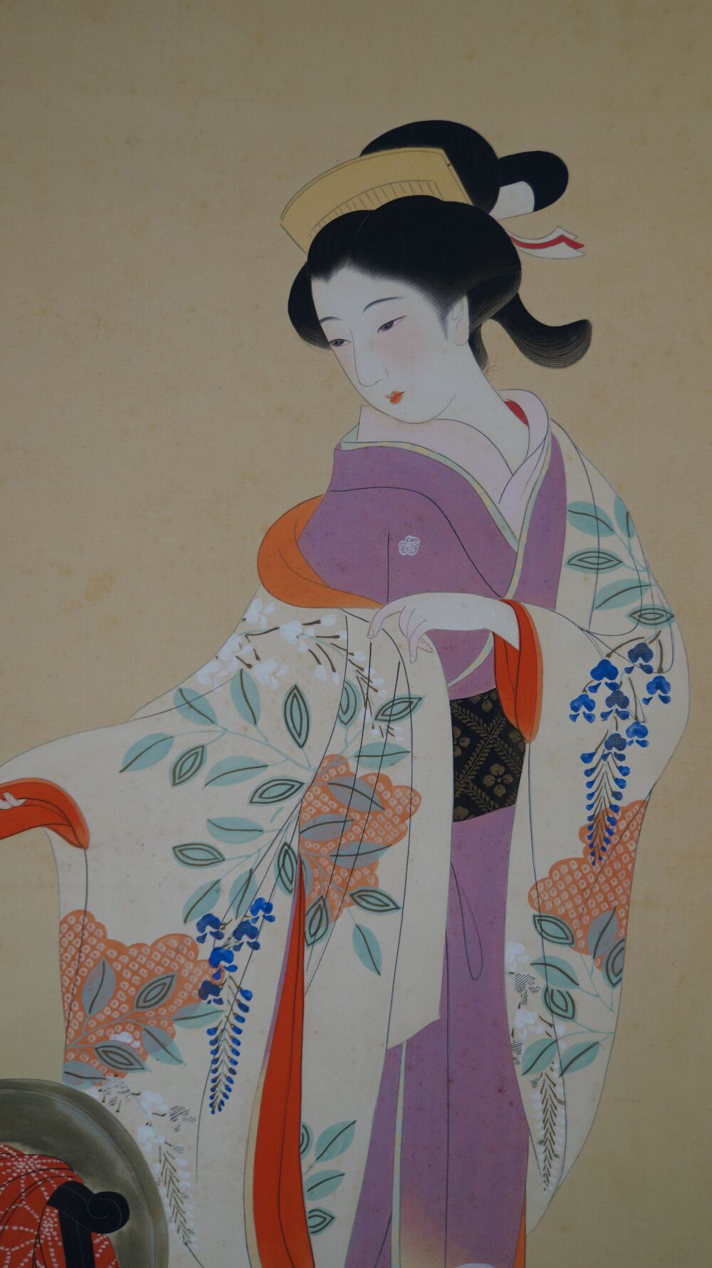 Additional view of the full motif with the upper body of the young woman in the kakemono Young Woman in Front of Her Kimono Cabinet, without mounting