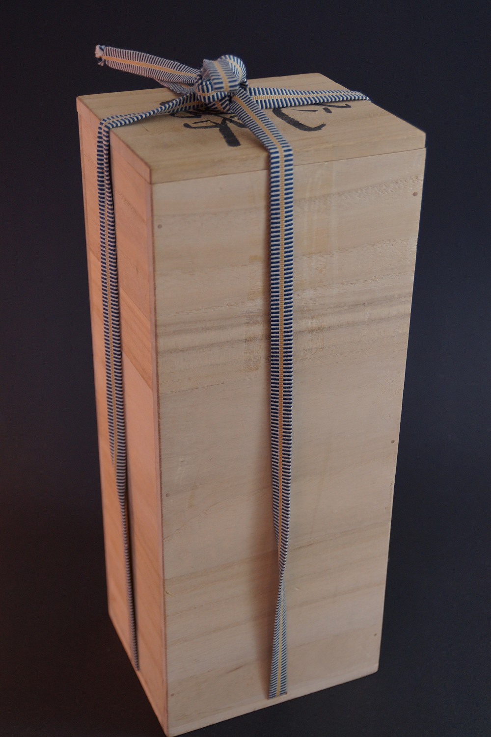 Kasama Vase by Kashiwa Touen Hobun Storage Box With Cord