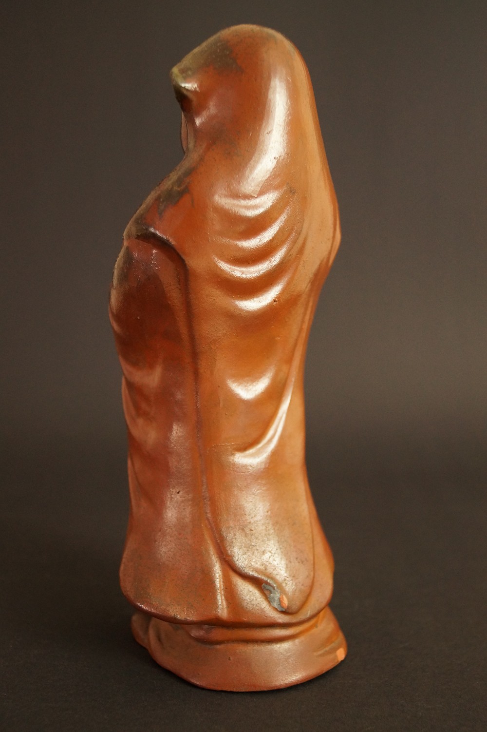 Bodhidharma Daruma figure made of Bizen ware side view 2