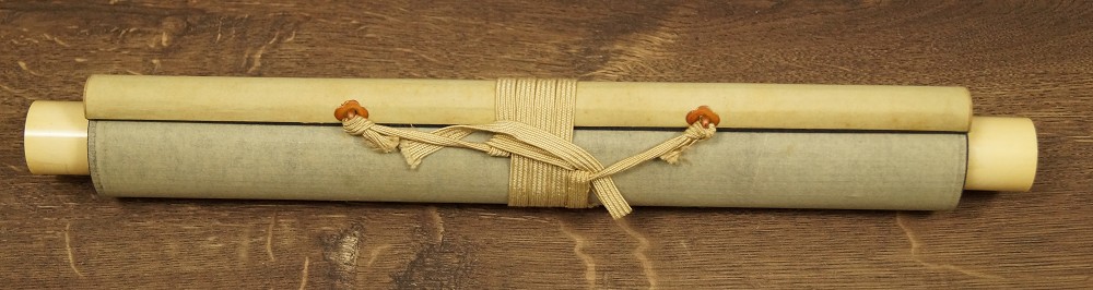 Kakemono Kalligrafie zusammengerollt