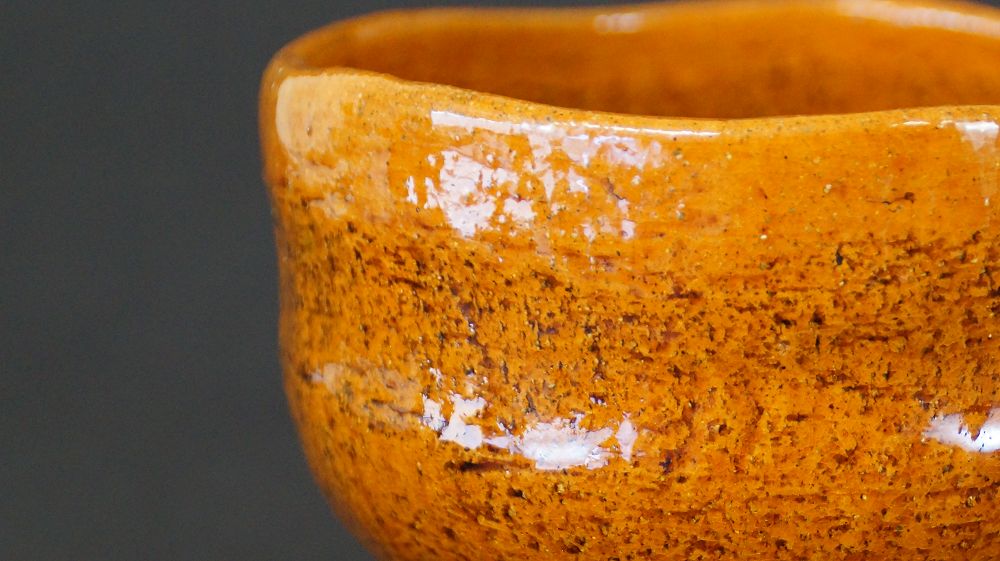 Close-up of the irregularly shaped rim of the chawan tea bowl made of Ohi ware