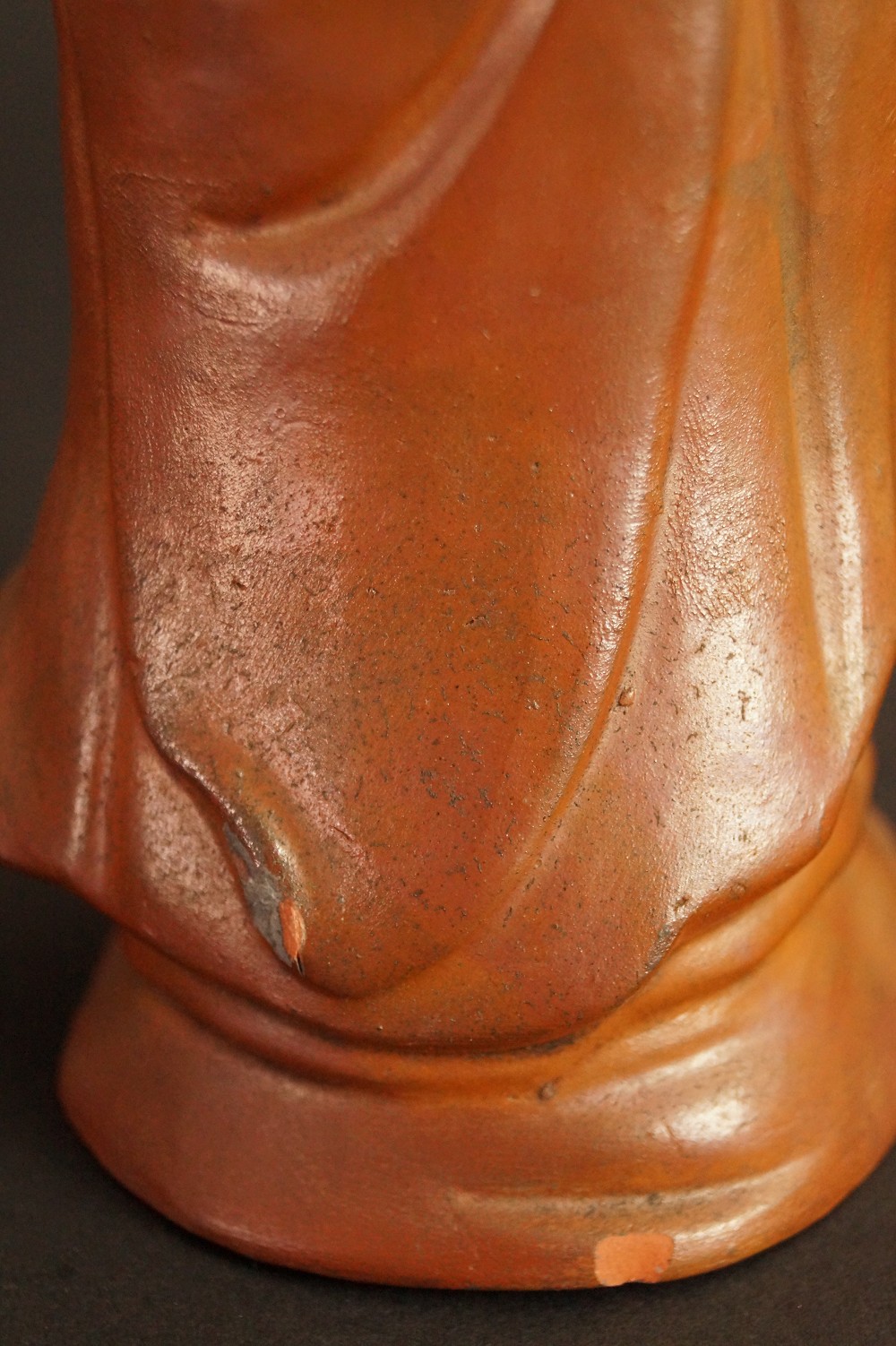 Bodhidharma Daruma Figure Made of Bizen Ware Base Close-Up 3