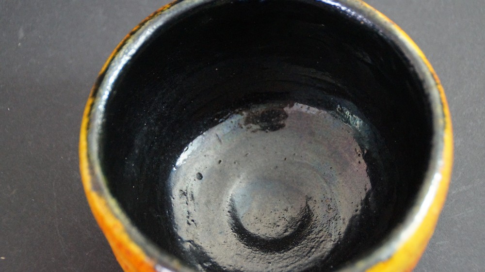 Close-up of the glossy black glaze in the foot of the chawan by Haryoku