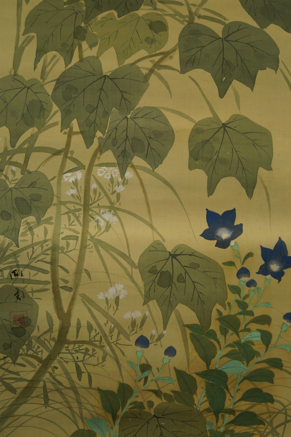 Sparrow and Flowers by Seido Flower Motif Close-Up 1