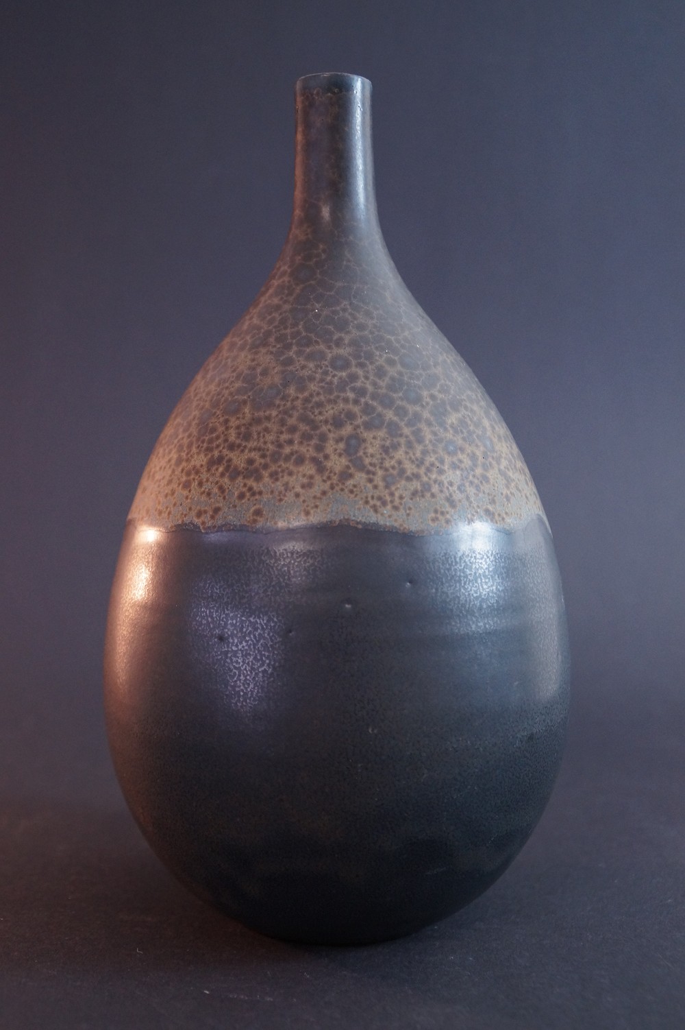 Kasama vase by Koji Arata side view 2