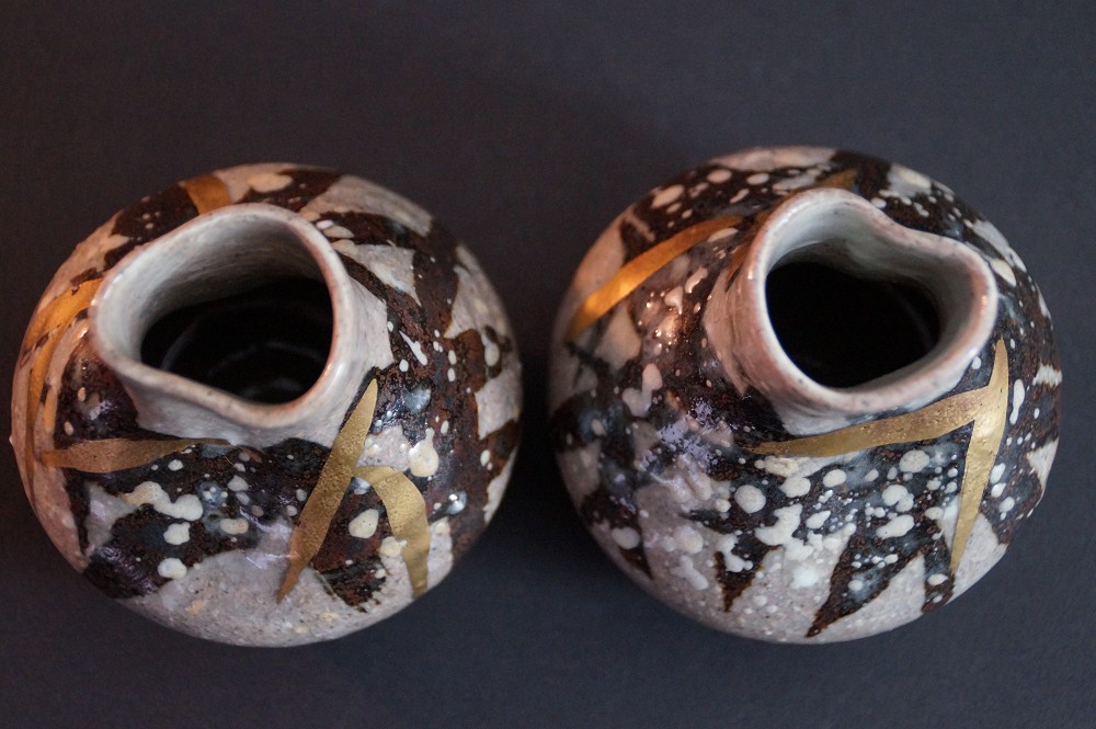 Close-up of the two mouths from above